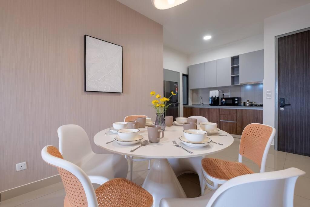 Pangsapuri M Vertica Klcc View 5mins To Mrt Sunway Velocity *